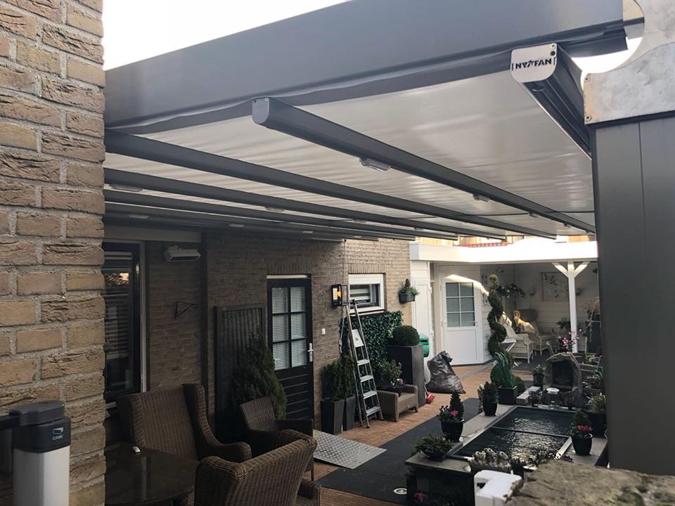 Nieuw Pergola scherm met verlichting - Van Nierop Zonwering JO-46